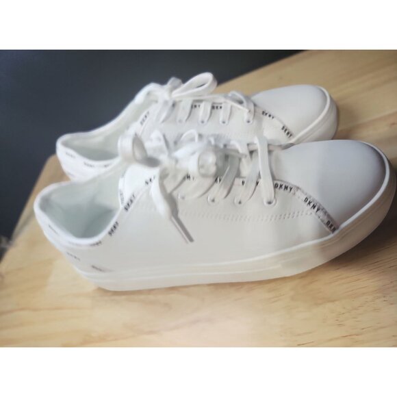 Dkny Size 7 need to clean sole - Picture 5 of 6